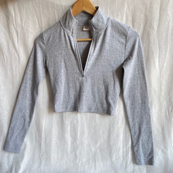 Joah Brown Tops - Heather Gray Long Sleeve Crop Half-Zip Top